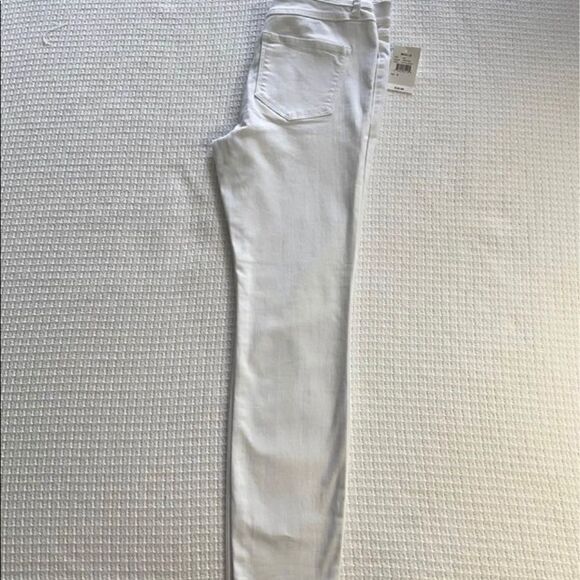 REWASH SIZE 5 Waist 27 White Jegging with ripped knee.  NWT - Picture 6 of 6